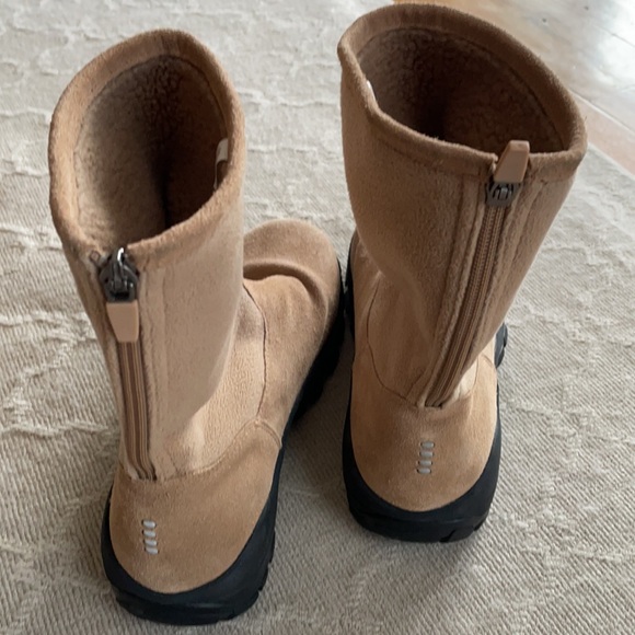 Lands End Sherpa Marinac Ankle Boot, size 9, good condition - Picture 4 of 5